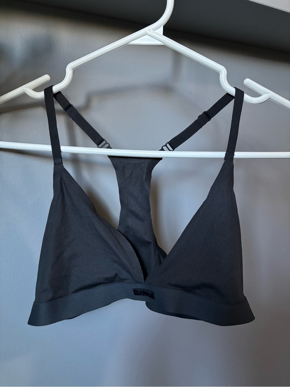 Skims Smooth Rib Racerback Triangle Bralette